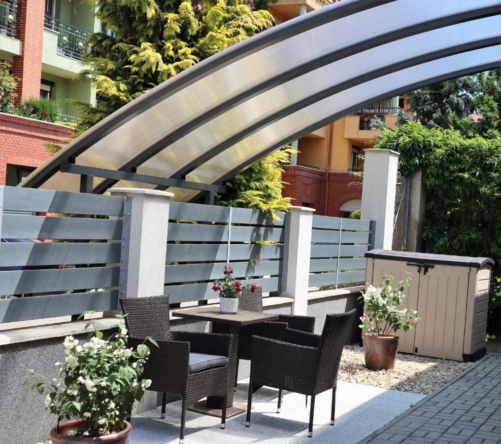 Wolf House Apartman ซาลาแอแกร์แซค ภายนอก รูปภาพ