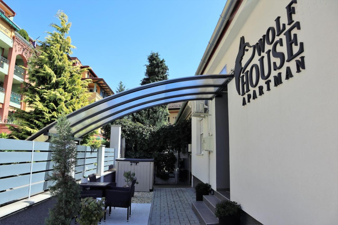 Wolf House Apartman ซาลาแอแกร์แซค ภายนอก รูปภาพ