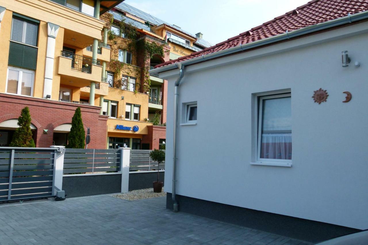 Wolf House Apartman ซาลาแอแกร์แซค ภายนอก รูปภาพ