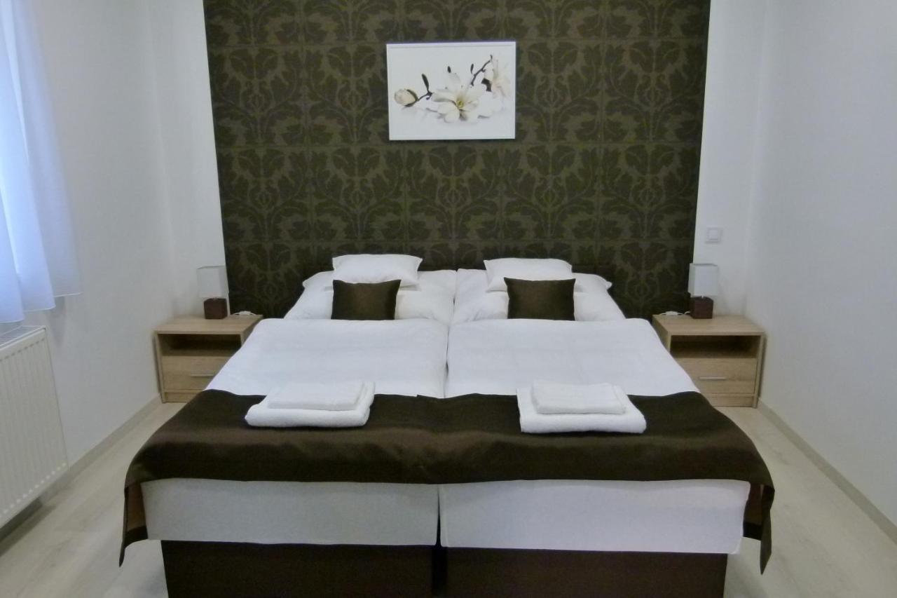 Wolf House Apartman ซาลาแอแกร์แซค ภายนอก รูปภาพ