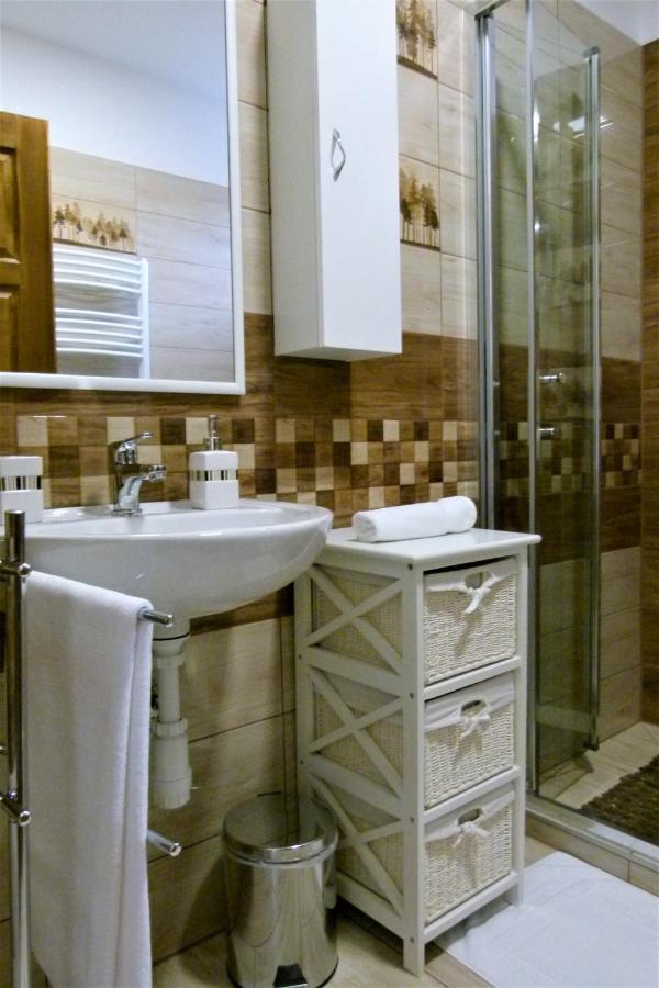 Wolf House Apartman ซาลาแอแกร์แซค ภายนอก รูปภาพ