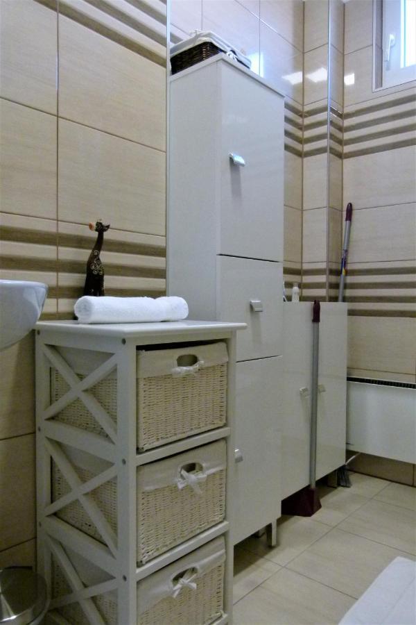 Wolf House Apartman ซาลาแอแกร์แซค ภายนอก รูปภาพ